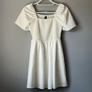 White puffy sleeved sundress
